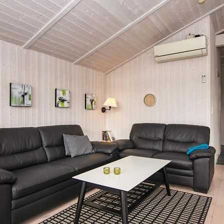 Three-Bedroom Holiday Home In Juelsminde 18 Sonderby  Zewnętrze zdjęcie