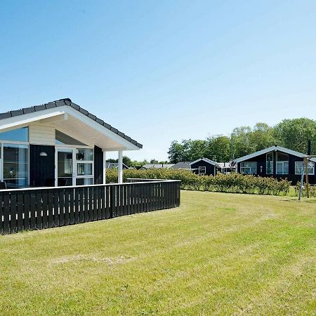 Three-Bedroom Holiday Home In Juelsminde 18 Sonderby  Zewnętrze zdjęcie