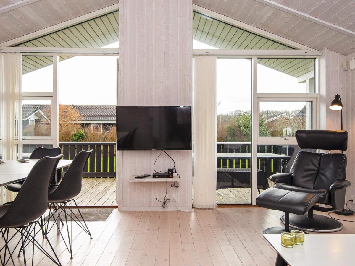 Three-Bedroom Holiday Home In Juelsminde 18 Sonderby  Zewnętrze zdjęcie