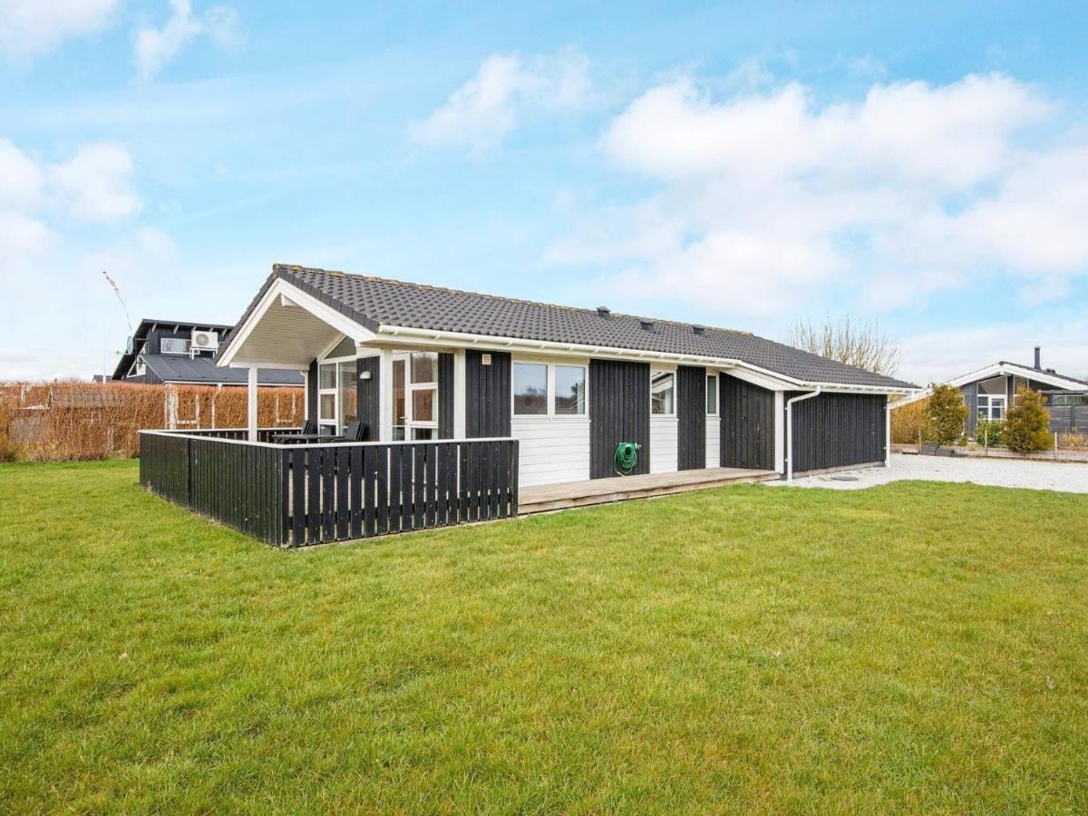 Three-Bedroom Holiday Home In Juelsminde 18 Sonderby  Zewnętrze zdjęcie